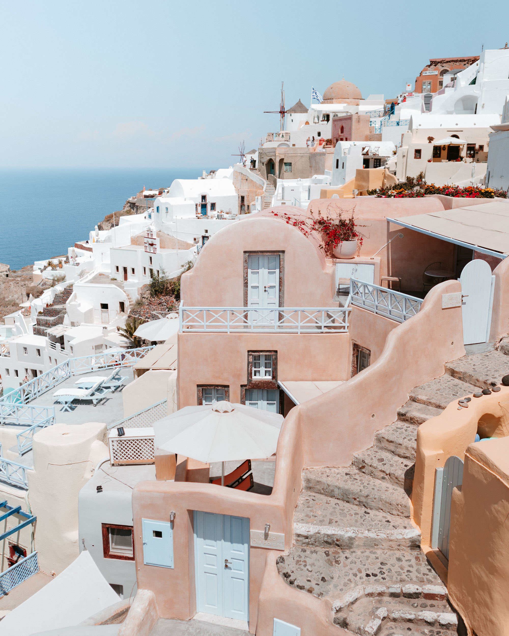 One of the best greek islands to visit - Santorini via @finduslost