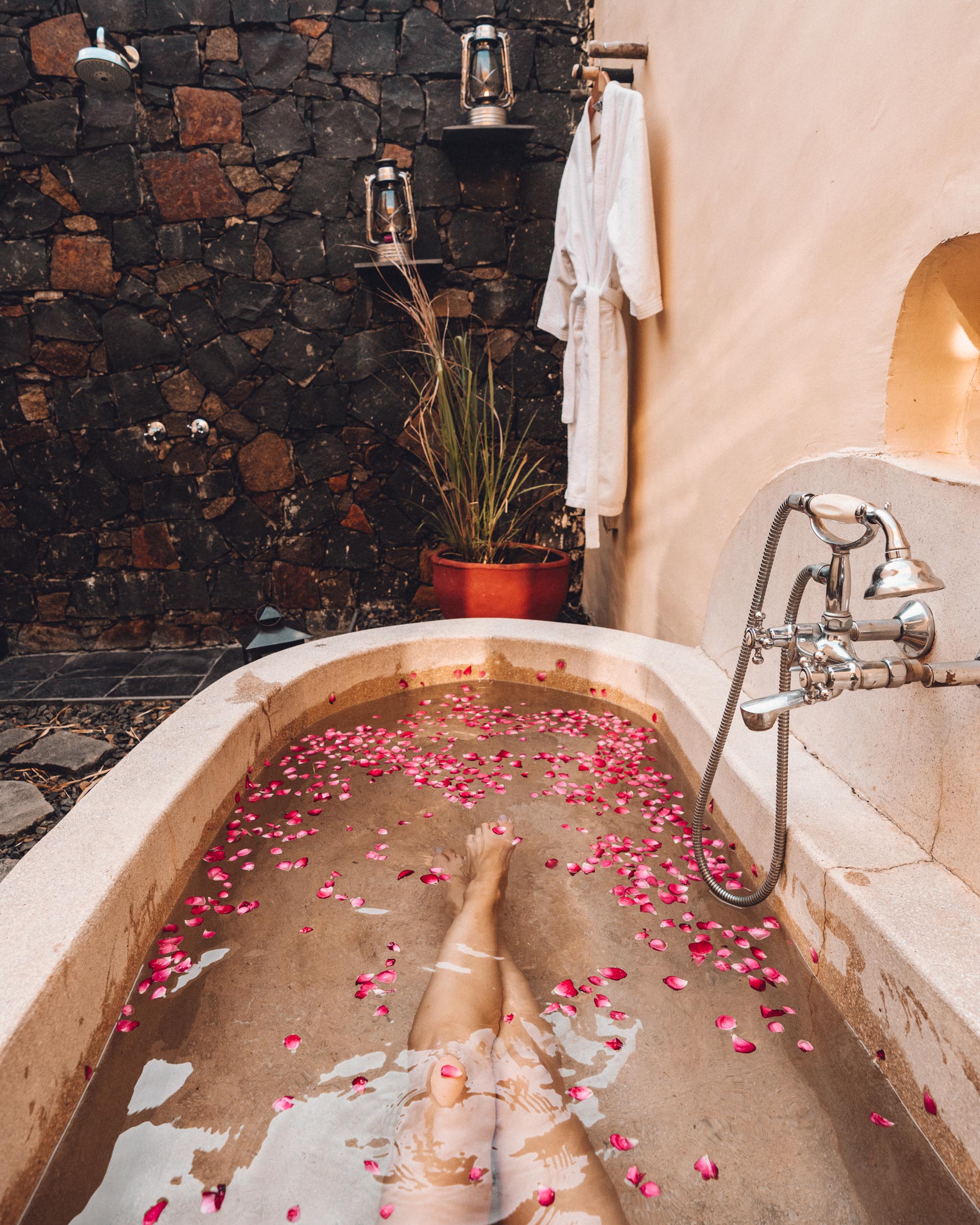 Outdoor bathtub at Samode Safari Lodge in Ranthambore National Park, India via Find Us Lost