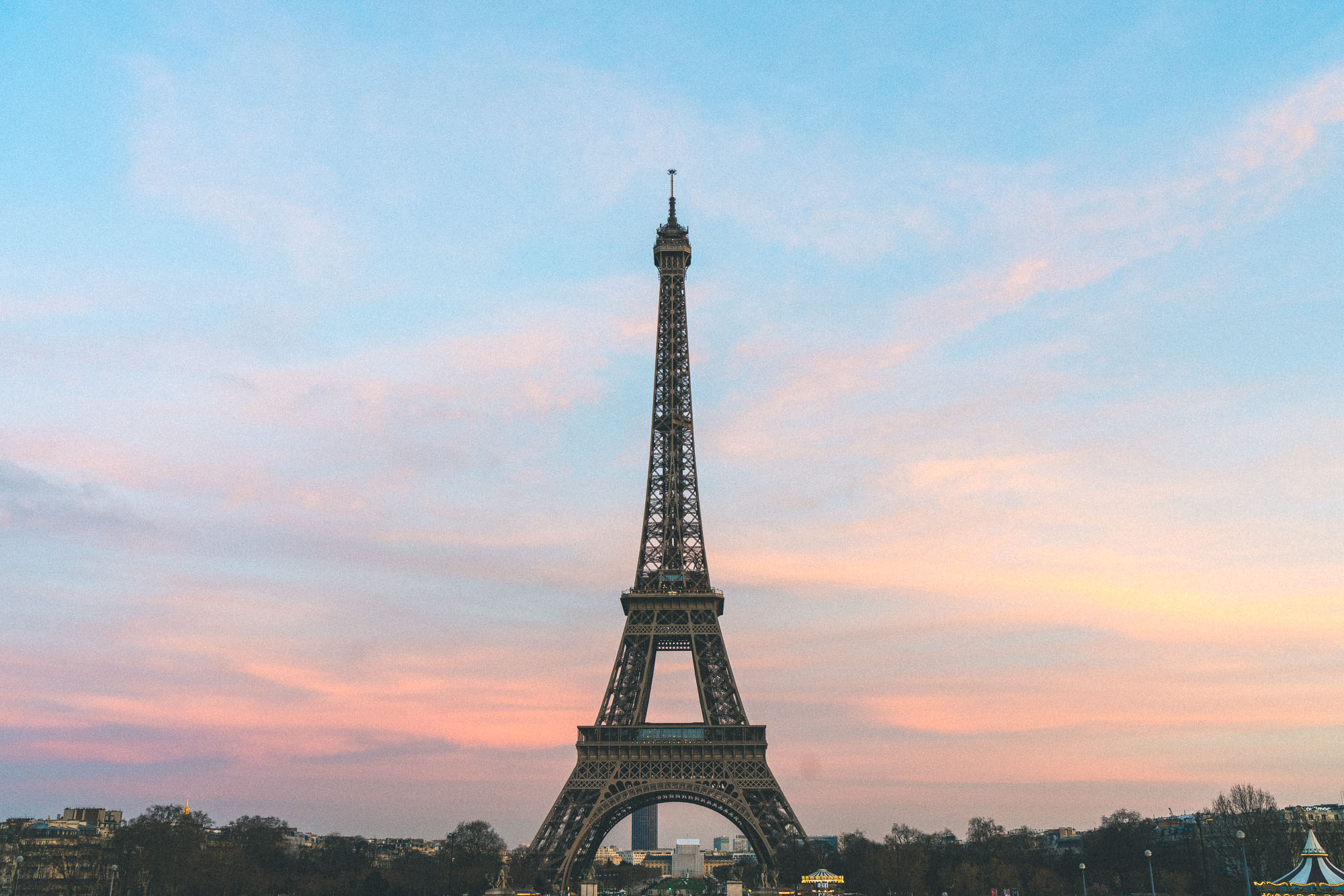 The eiffel tower at sunset - Complete Paris Travel Guide