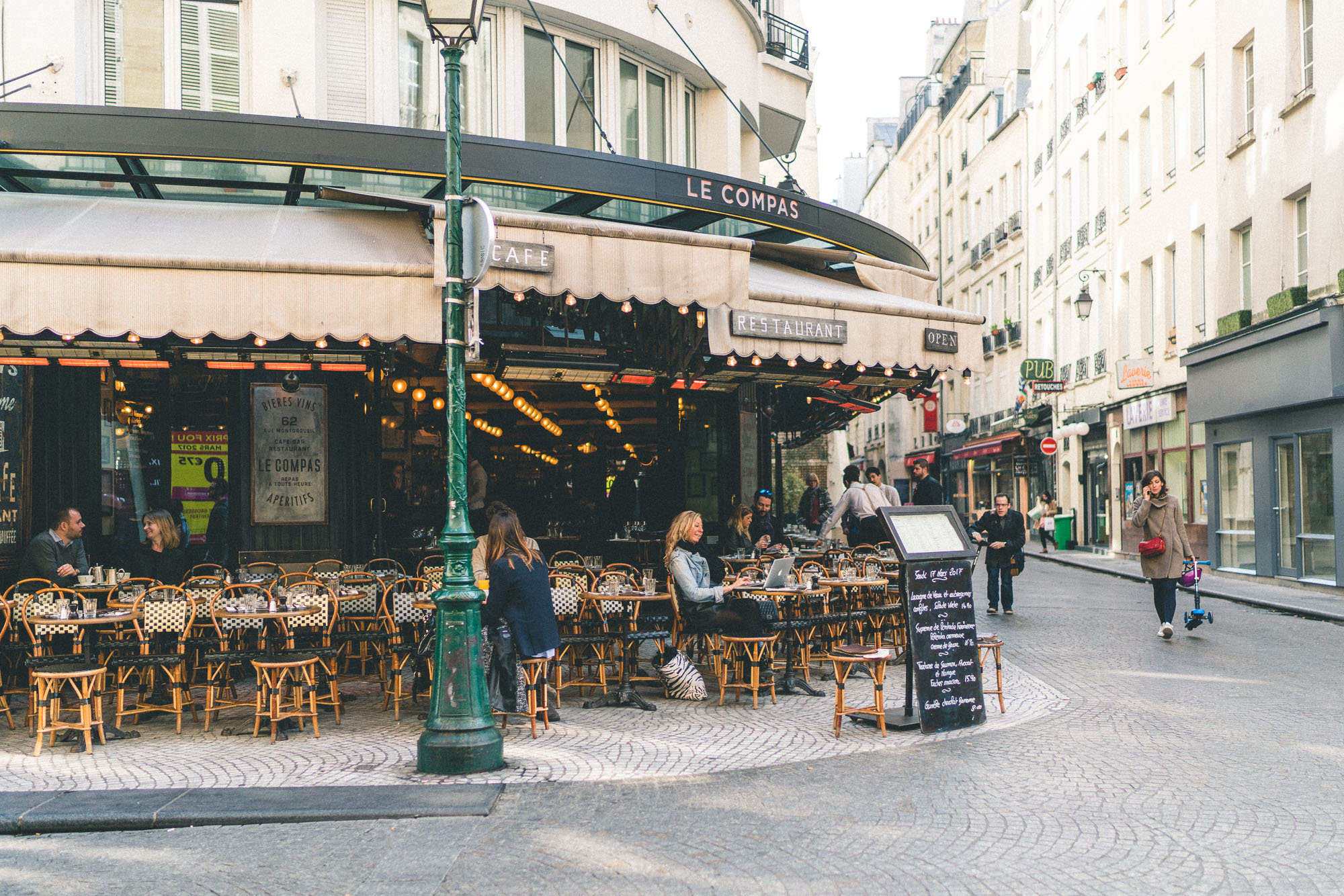 Cutest streets in Paris - Rue Montorgueil restaurants and cafes - Complete Paris Travel Guide