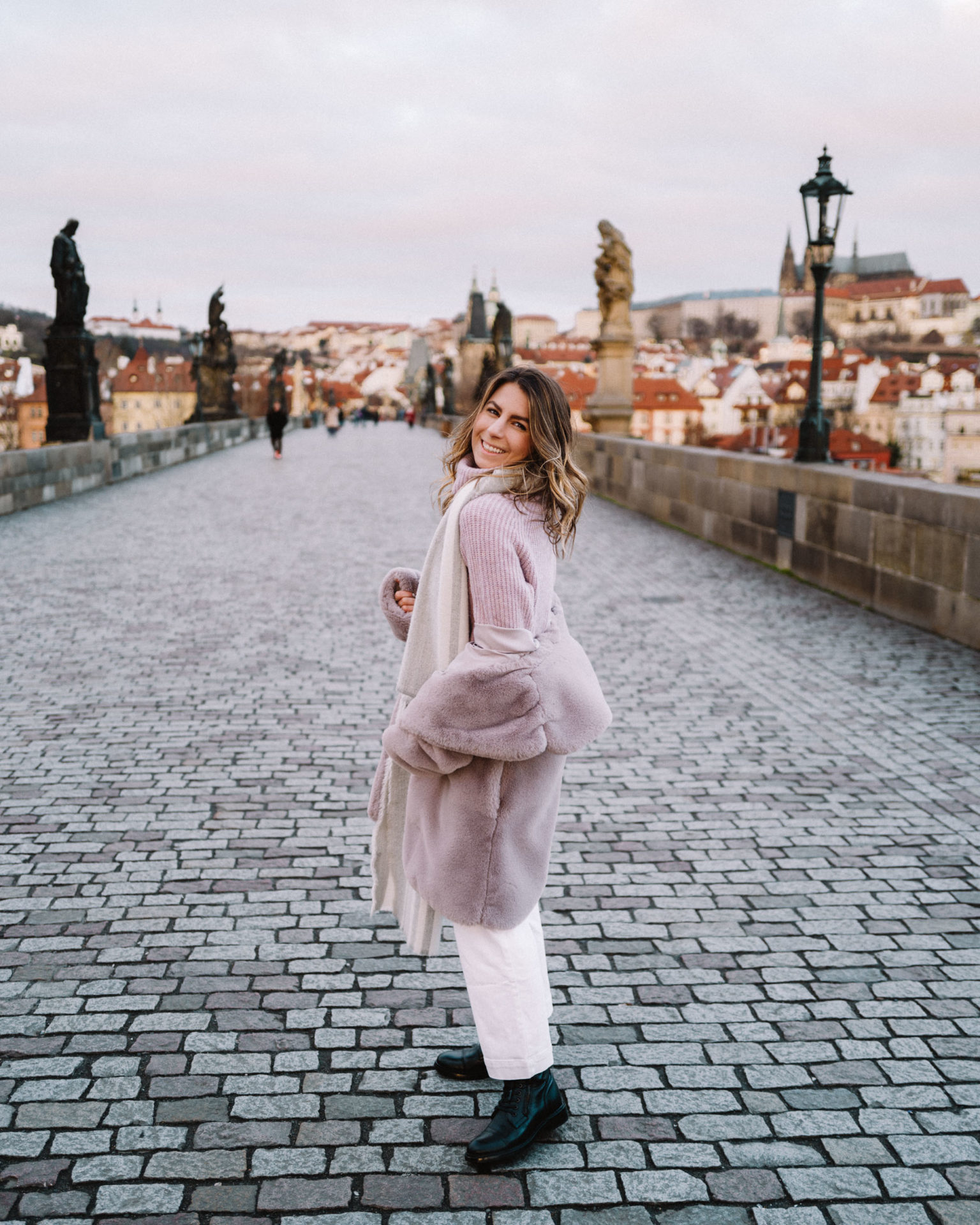 Charles bridge at sunrise via @finduslost