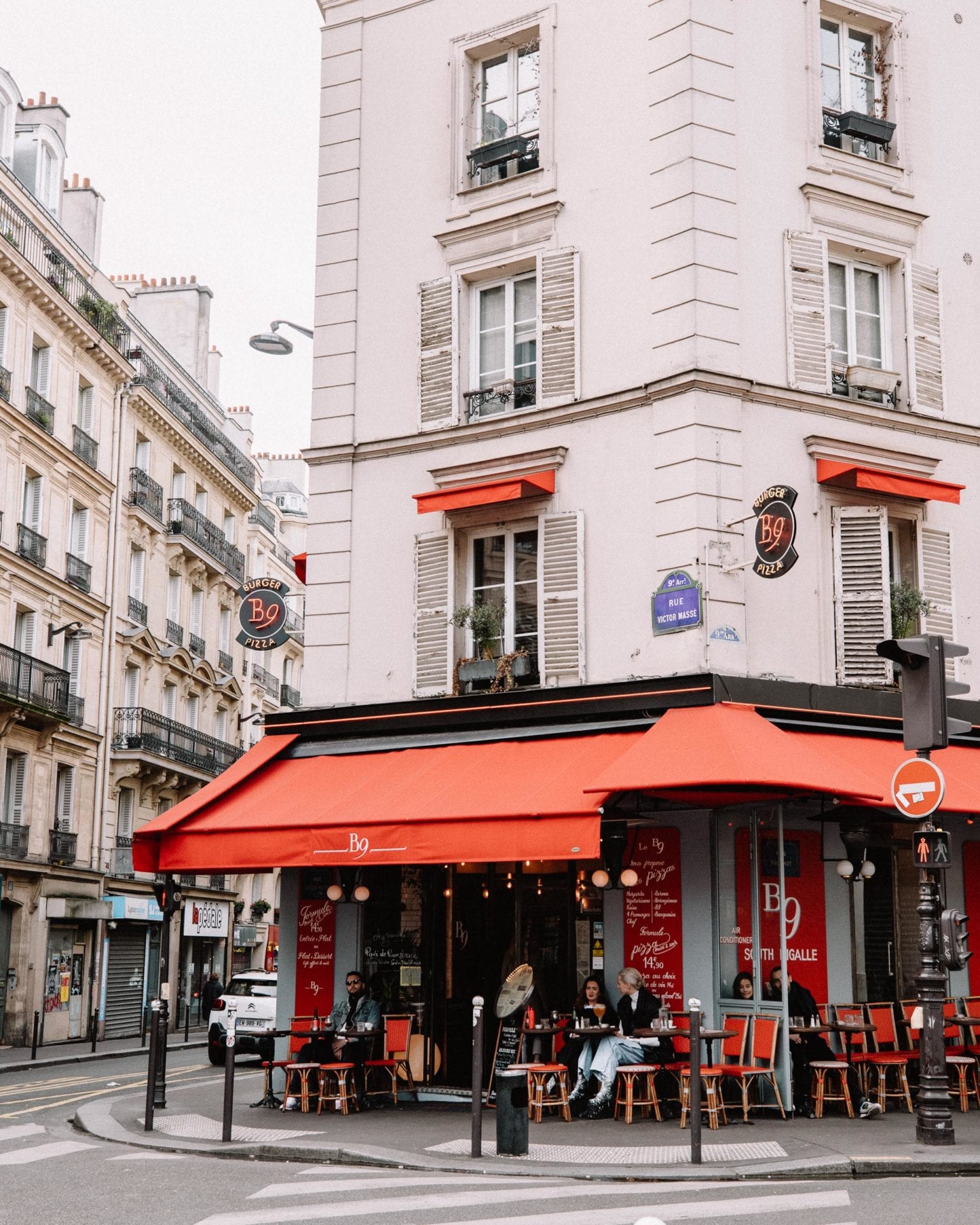 Weekend in paris cafes during Valentine's Day