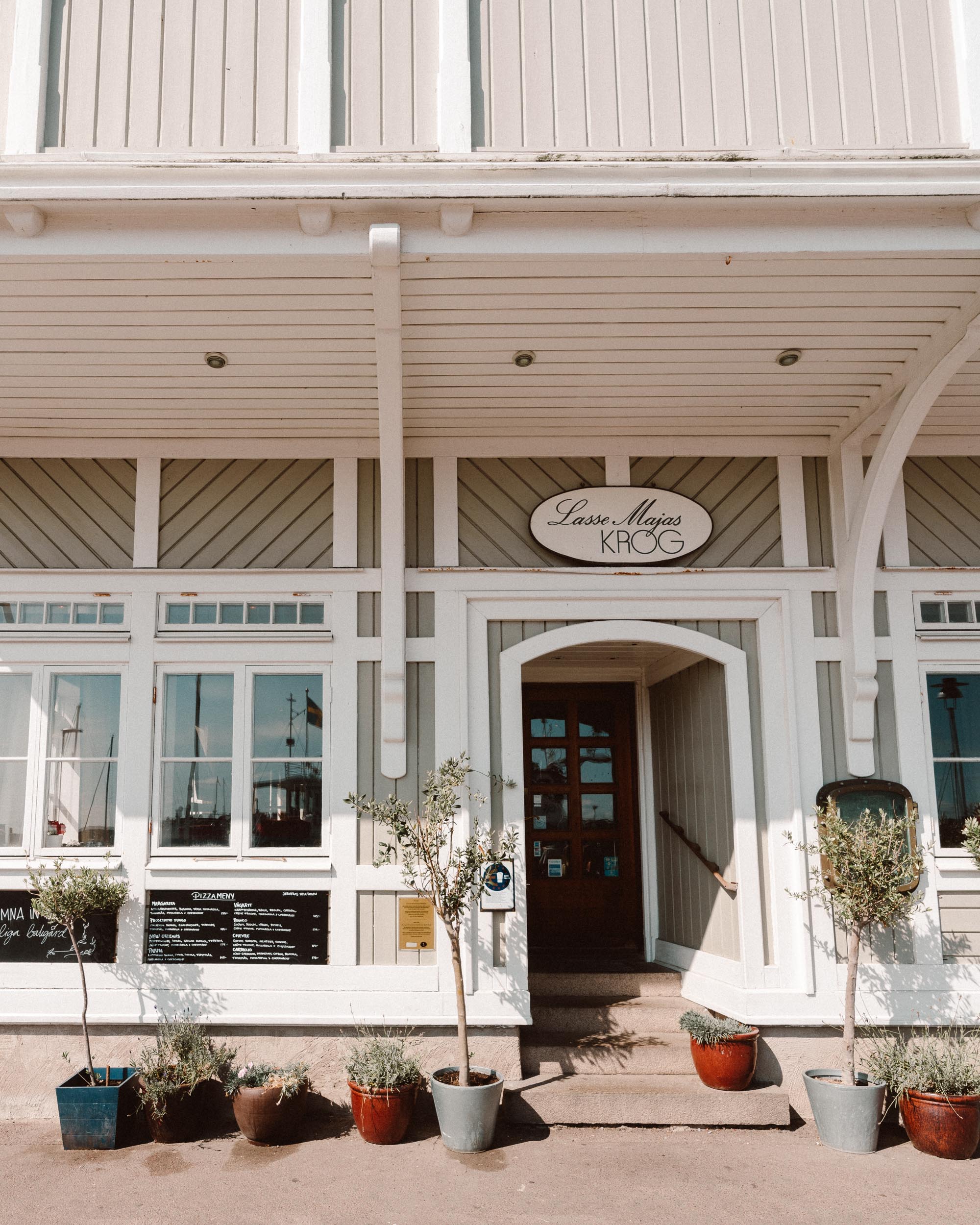 Marstrand island restaurants in summer on the Swedish coast | West Sweden Travel Guide via @finduslost