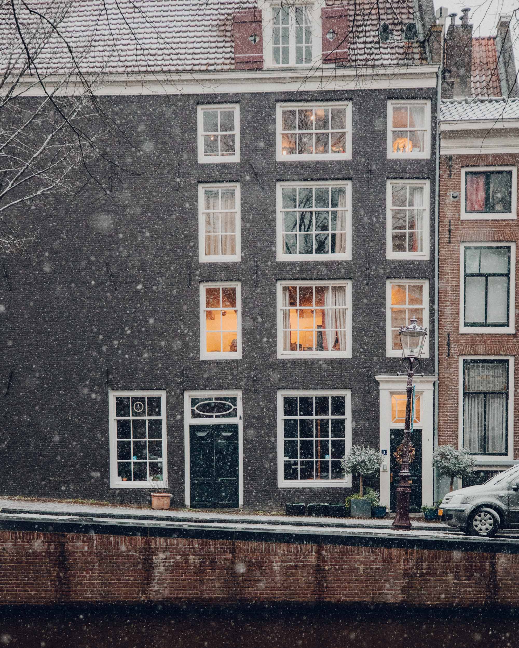 Amsterdam facade in the snow via @finduslost